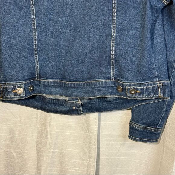 Torrid Blue Jean Trucker Jacket Medium Wash size 1xl Button front - Picture 4 of 9